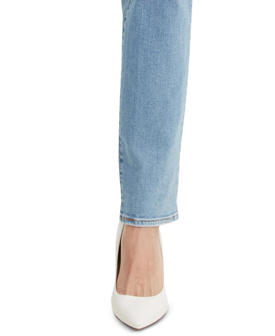 Levis Women 724 Straight Leg Jeans