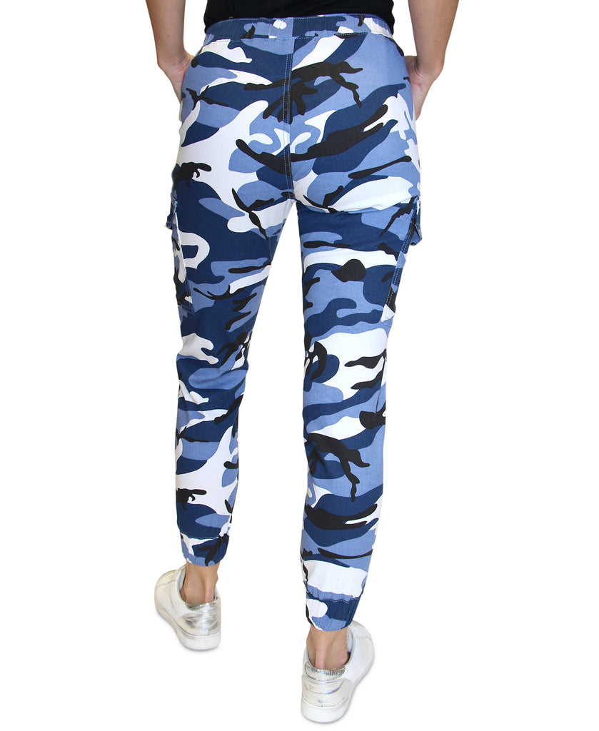 Almost Famous Women Camo Print Cargo Jogger Pants